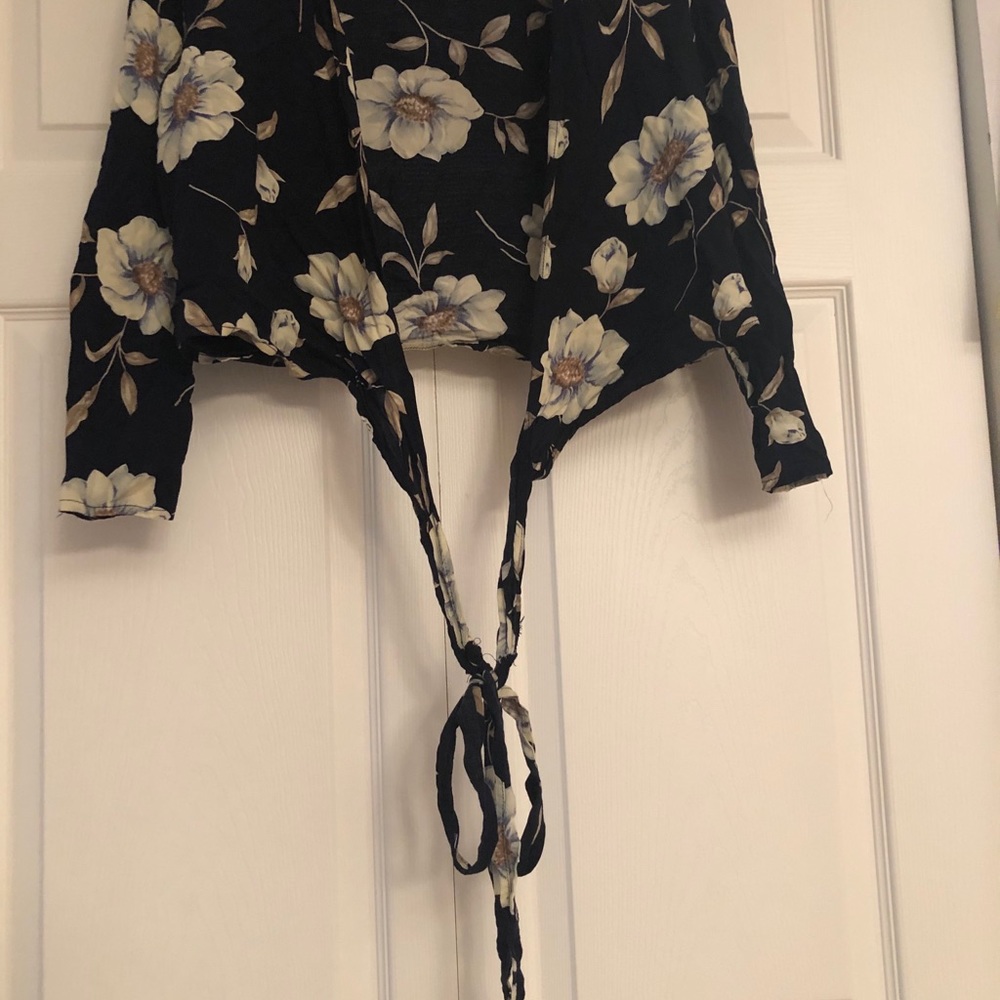 Wrap and tie shirt - Picture 2 of 5